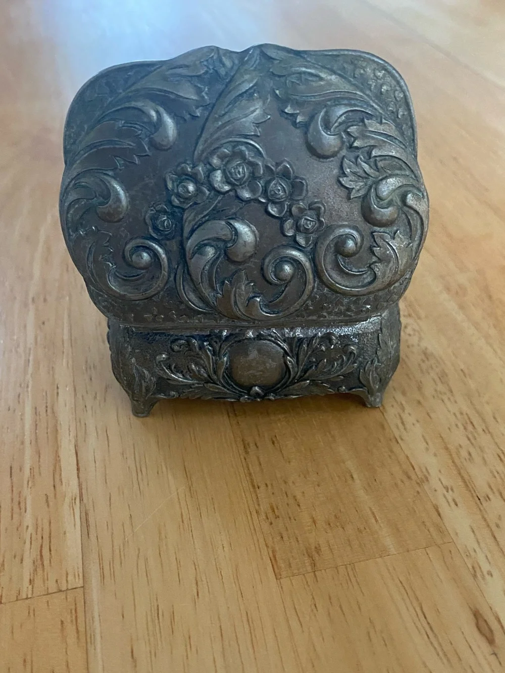Vintage Ornate Silver-Tone Decorative Jewelry & Trinket Box with Red lining